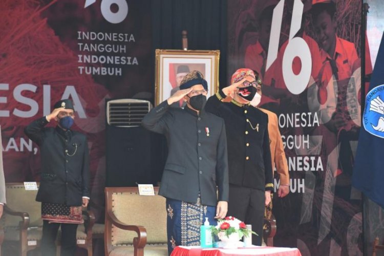 Kenakan Pakaian Adat Bali, Ini Pesan Kemerdekaan Mas Menteri