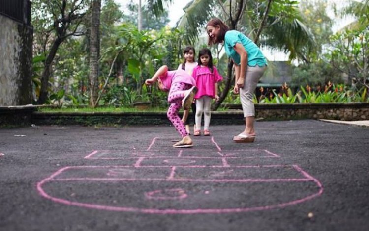 Pengaruhi Kesuksesan! Dampak Mainan Tradisional untuk Keterampilan Sosial Anak